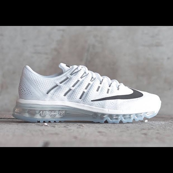 BRAND NEW Nike Air Max Runners Black and White - Picture 3 of 12